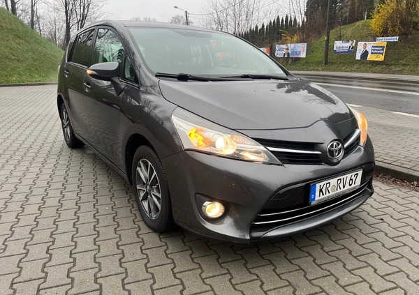 Toyota Verso cena 56999 przebieg: 179999, rok produkcji 2013 z Tarnów małe 781